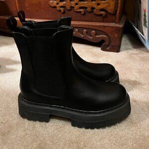 Platform Low Heeled Chelsea Slip on Chunky Ankle Boots in Black